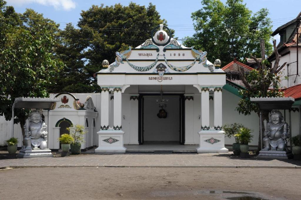 Oyo 90804 Oma Uti Homestay Syariah Yogyakarta Exterior foto